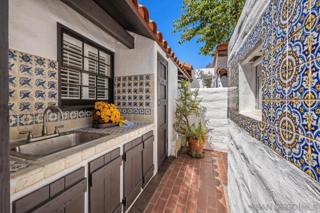 17507 Los Morros, Rancho Santa Fe CA: https://media.crmls.org/mediaz/ddbd33be-6062-461a-9a02-44d9d8e86283.jpg