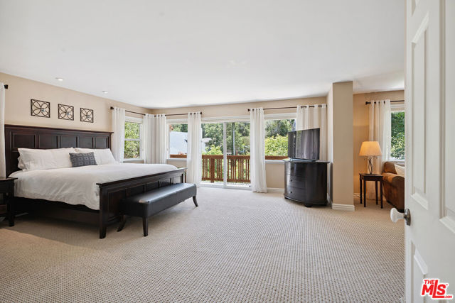 23040 Blue Bird Drive, Calabasas CA: https://media.crmls.org/mediaz/ddbda04a-2cc5-4506-bb38-236b4e021f8d.jpg