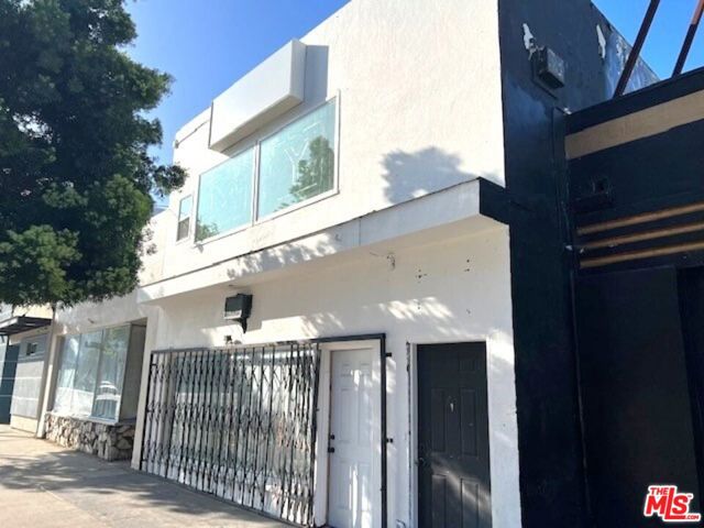 6006 6006 1/2 W Pico Boulevard, Los Angeles CA: https://media.crmls.org/mediaz/ddbdc902-c442-4473-b0d2-7136540f50db.jpg