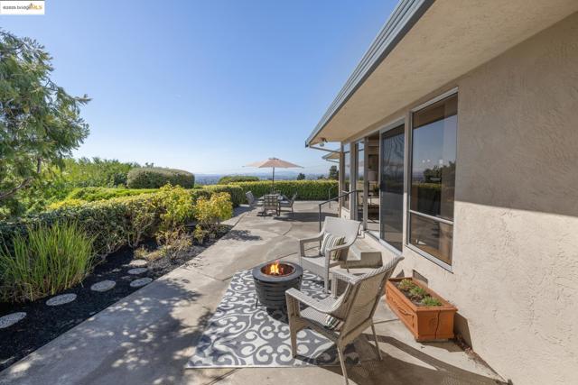 1657 Clearview Dr., San Leandro CA: https://media.crmls.org/mediaz/ddbdffa2-26ea-4de6-891a-3ca5f7b877f9.jpg