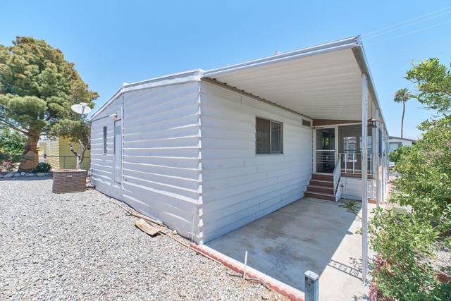 14777 Palm Drive, Desert Hot Springs CA: https://media.crmls.org/mediaz/ddbe197a-ecdb-4be8-80fb-c67377343a4a.jpg