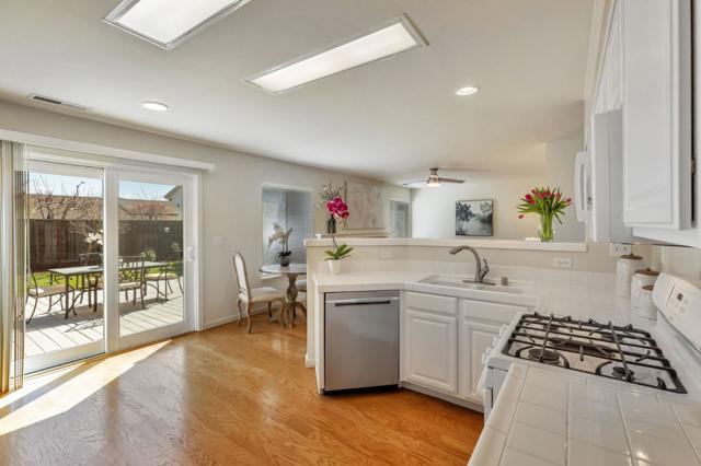 9642 Eagle Hills Way, Gilroy CA: https://media.crmls.org/mediaz/ddbe199d-30f1-467a-9c58-922b6c298cfa.jpg