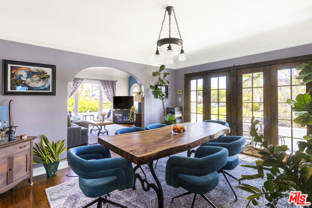 1569 S Orange Grove Avenue, Los Angeles CA: https://media.crmls.org/mediaz/ddbe5fe5-6218-4c4b-b4be-57f8932779a5.jpg