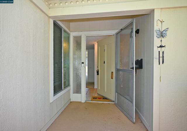 1316 Rockledge Ln, Walnut Creek CA: https://media.crmls.org/mediaz/ddbeb7ee-805b-4f3d-894e-9bc9f65def56.jpg