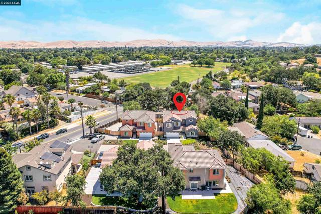 2722 Cowell Rd, Concord CA: https://media.crmls.org/mediaz/ddbf1462-59d1-487c-940d-9fa8b85f27d2.jpg