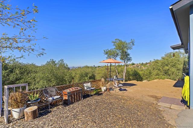 300 Thornton Dr, El Cajon CA: https://media.crmls.org/mediaz/ddbf409f-3be8-46cd-9517-ef47c35c7bd9.jpg