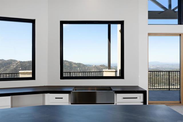 9607 Misty Meadow Lane, Escondido CA: https://media.crmls.org/mediaz/ddbf9e21-3292-4d2e-b068-211e7c8ab4ad.jpg