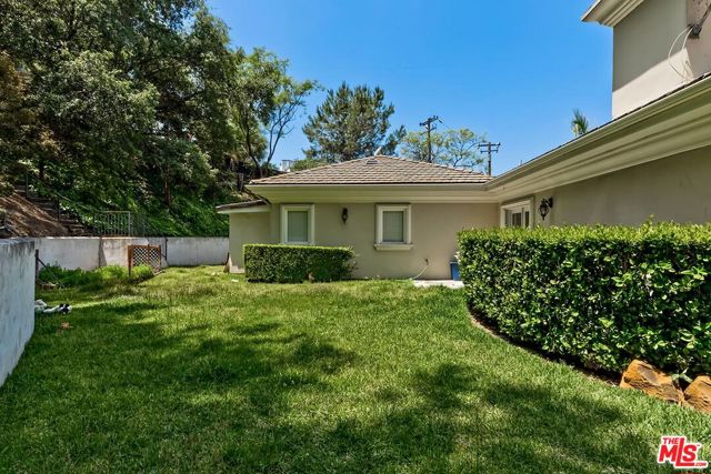 732 Saint Katherine Drive, La Canada Flintridge CA: https://media.crmls.org/mediaz/ddc00c05-6a84-411a-947b-6fe230336ce3.jpg