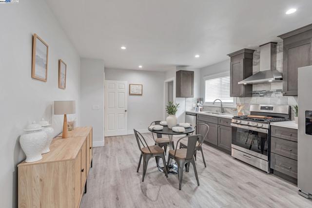 5444 Bancroft, Oakland CA: https://media.crmls.org/mediaz/ddc03693-dfdb-44f6-b275-39cd5e8ea59c.jpg