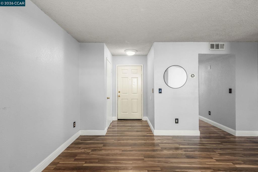 https://media.crmls.org/mediaz/ddc04743-5a54-4141-91bc-d1db36d16372.jpg?preset=X-Large