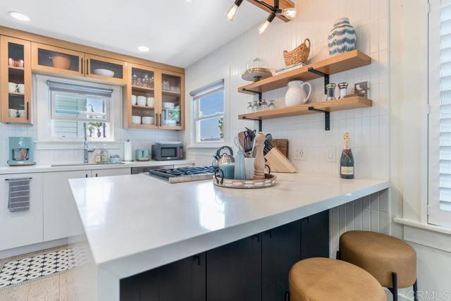 Detail Gallery Image 10 of 48 For 818 7th St, Coronado,  CA 92118 - 4 Beds | 2 Baths