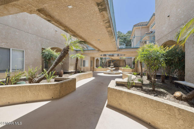 2732 Borchard Road, Newbury Park CA: https://media.crmls.org/mediaz/ddc22fbd-a423-4341-97e7-68c5a1f3491f.jpg