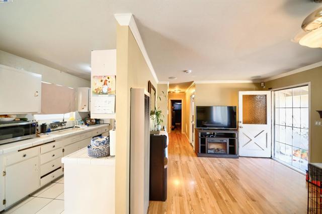 3382 Mount Wilson Dr, San Jose CA: https://media.crmls.org/mediaz/ddc247a8-1461-4467-8dc0-855d65f69075.jpg