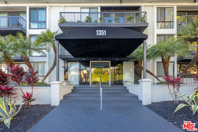 1351 N Crescent Heights Boulevard, West Hollywood CA: https://media.crmls.org/mediaz/ddc34078-a091-4e91-bb51-fa67907b2683.jpg
