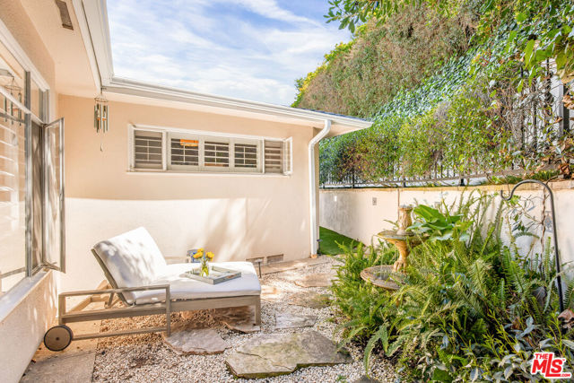 678 Loring Avenue, Los Angeles CA: https://media.crmls.org/mediaz/ddc36d31-c943-4358-ba78-fadcd11da95a.jpg