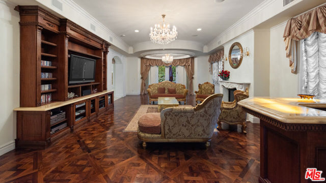 1455 Robmar Drive, Beverly Hills CA: https://media.crmls.org/mediaz/ddc36e4e-5690-4d67-ba75-541fbc332e2d.jpg