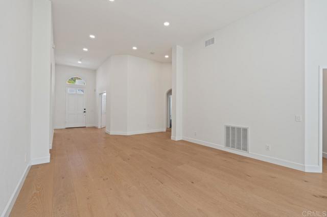 Detail Gallery Image 11 of 75 For 2327 Falkirk Row, La Jolla,  CA 92037 - 3 Beds | 3/1 Baths