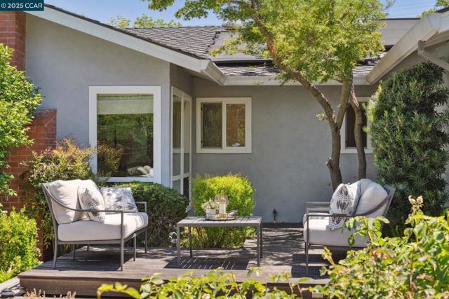 149 Rock Oak Court, Walnut Creek CA: https://media.crmls.org/mediaz/ddc39855-a3d2-48a7-a21e-ac11038dcf8b.jpg