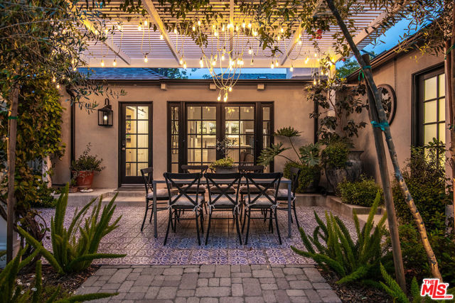 13109 Valley Vista Boulevard, Studio City CA: https://media.crmls.org/mediaz/ddc3e654-1d43-4c4c-bea7-6f6db677eab5.jpg