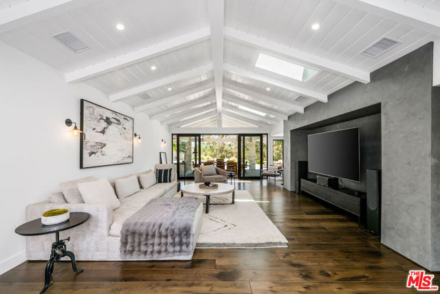 24884 Jim Bridger Road, Hidden Hills CA: https://media.crmls.org/mediaz/ddc3ecd7-c5b2-427e-9388-c526d3c0fdf2.jpg
