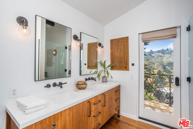 8149 Mannix Drive, Los Angeles CA: https://media.crmls.org/mediaz/ddc4452a-f000-4163-a290-5519b625165a.jpg