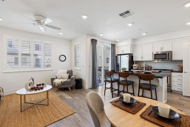 29231 Hub Ct, Hayward CA: https://media.crmls.org/mediaz/ddc44819-4daa-4cae-ae4b-d9b325d67c84.jpg