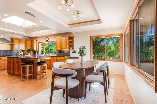 356 Laguna Terrace, Simi Valley CA: https://media.crmls.org/mediaz/ddc485dd-7d9d-4b23-9d13-342557a9acb7.jpg