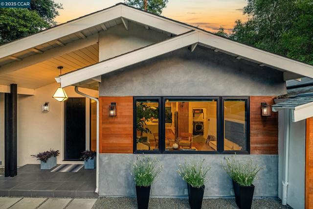 148 Draeger Drive, Moraga CA: https://media.crmls.org/mediaz/ddc48a3d-6620-4988-b38c-72bc157ebc6e.jpg