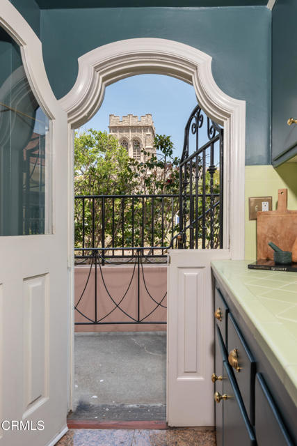 80 N Euclid Avenue, Pasadena CA: https://media.crmls.org/mediaz/ddc4c690-8532-420e-bf3f-41815873d278.jpg