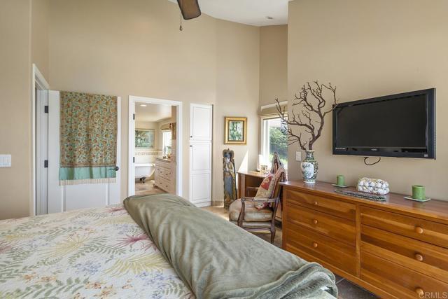 1744 Tattenham Road, Encinitas CA: https://media.crmls.org/mediaz/ddc4fc8f-e8a4-46a9-b575-7f68b436eb2d.jpg