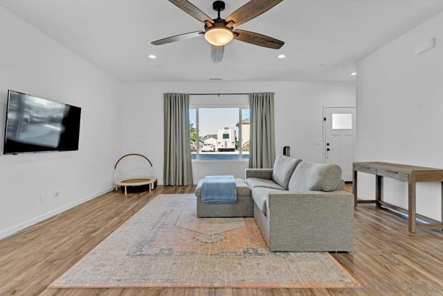 130 Scenic Dr, El Cajon CA: https://media.crmls.org/mediaz/ddc4fd34-53e9-4f0d-ae24-70de5348005b.jpg