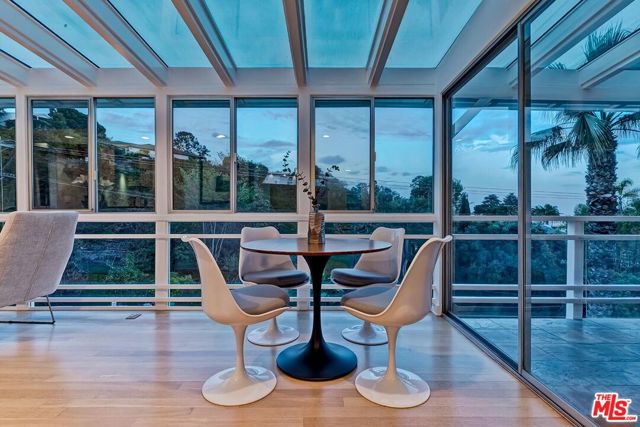 9316 Beverly Crest Drive, Beverly Hills CA: https://media.crmls.org/mediaz/ddc506ff-3876-4d12-82ba-a7d2c641939e.jpg