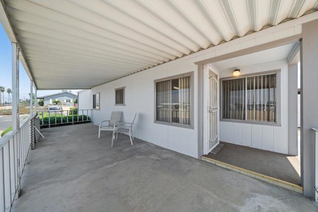 975 California St, Calimesa CA: https://media.crmls.org/mediaz/ddc552de-667a-4ef7-af90-8e534c50517c.jpg