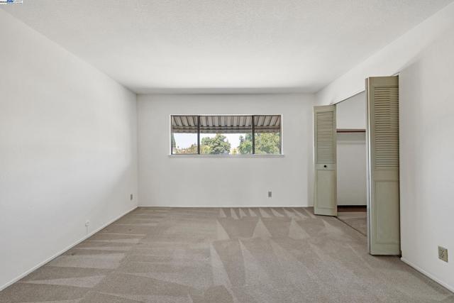 1849 Springsong Dr, San Jose CA: https://media.crmls.org/mediaz/ddc58504-271f-444c-9fc6-84902285793b.jpg