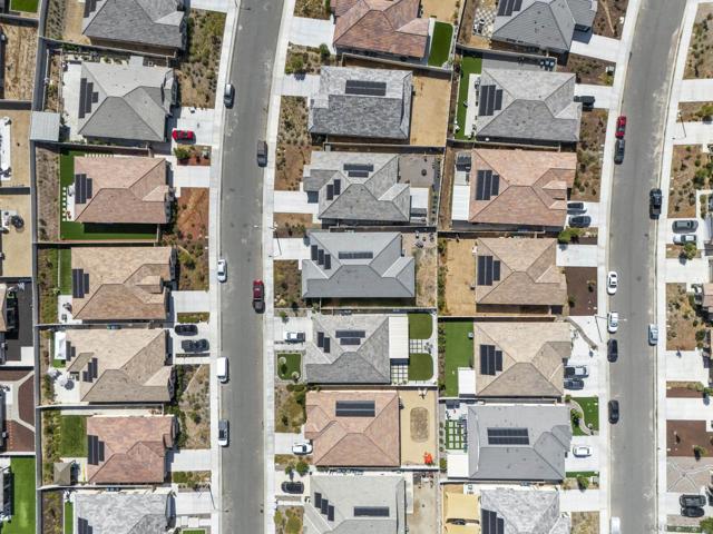 28382 Hopscotch dr,  CA: https://media.crmls.org/mediaz/ddc58837-3648-4760-89c3-723925ed9851.jpg