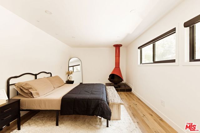 8329 Kirkwood Drive, Los Angeles CA: https://media.crmls.org/mediaz/ddc58876-44bb-4154-ba75-333402c5491e.jpg