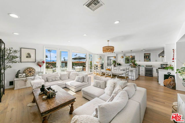 29500 Heathercliff Road, Malibu CA: https://media.crmls.org/mediaz/ddc6b155-6eb6-4a52-8072-a66ae0cbd782.jpg