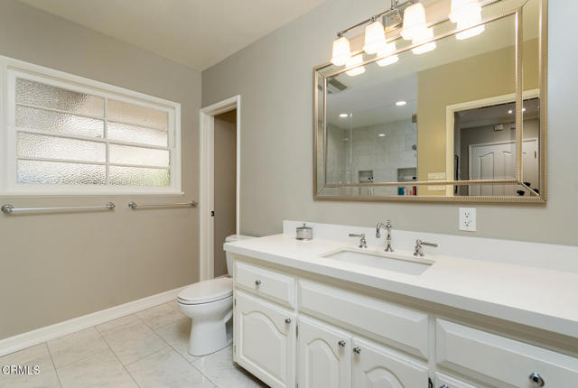 1535 Glenmont Drive, Glendale CA: https://media.crmls.org/mediaz/ddc70bca-f727-4ad5-9e82-4de4a1a4864b.jpg