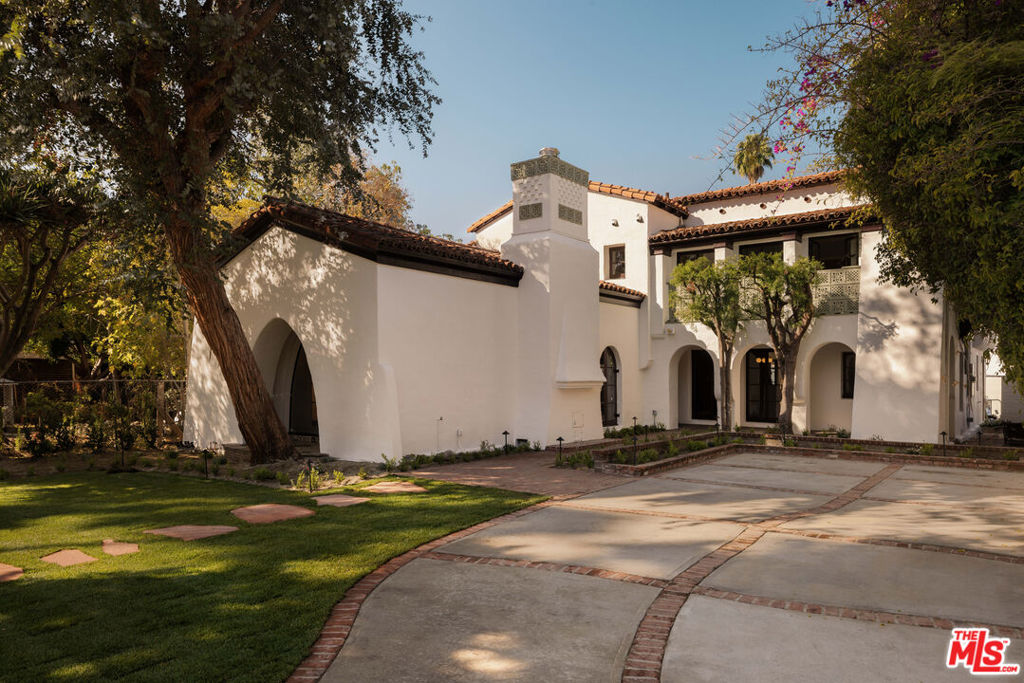 1641 N Ogden Drive — Spanish