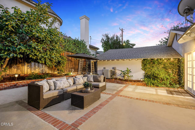 4929 Oakwood Avenue, La Canada Flintridge CA: https://media.crmls.org/mediaz/ddc7f440-96fb-4784-8a4d-c9f45f2632b2.jpg
