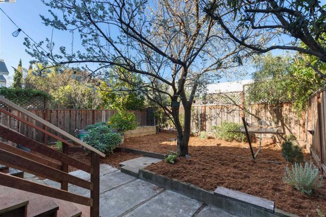 1468 9th Street, Oakland, California 94607, 4 Bedrooms Bedrooms, ,1 BathroomBathrooms,Single Family Residence,For Sale,9th Street,41051787