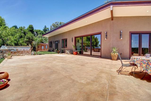 30005 Summit Road, Los Gatos CA: https://media.crmls.org/mediaz/ddc96dde-8d6a-4b1b-b600-37d90125660b.jpg
