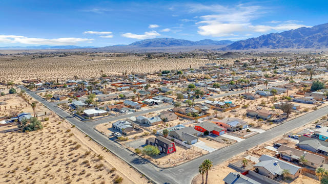 71915 Samarkand Drive, 29 Palms CA: https://media.crmls.org/mediaz/ddc99155-f01b-4140-96c6-777cba53f75c.jpg
