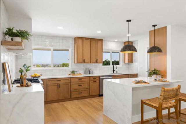 7977 Wetherly St, La Mesa CA: https://media.crmls.org/mediaz/ddc9af0d-727f-42b0-87f5-3556dba687a2.jpg