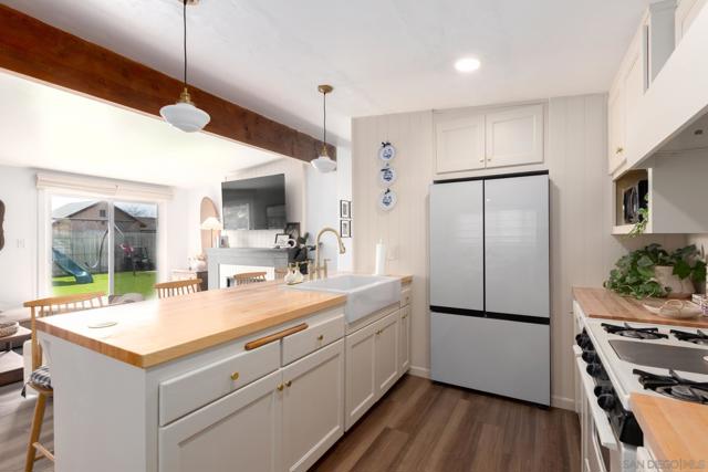 1410 California St., Imperial Beach CA: https://media.crmls.org/mediaz/ddc9f3f1-df81-4448-8b0b-a991ac95d6af.jpg