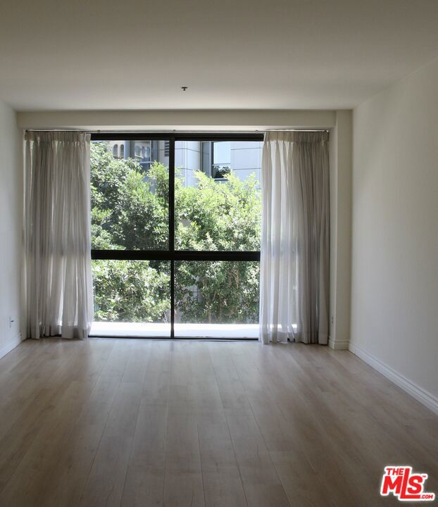 10790 Wilshire Boulevard, Los Angeles CA: https://media.crmls.org/mediaz/ddcaf861-2acf-4818-b6b6-fdb4b98c99ab.jpg