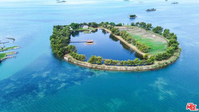 1 Private Island Near Venice, Italy,  CA: https://media.crmls.org/mediaz/ddcb0453-c5a4-40d9-b574-015e02d04734.jpg