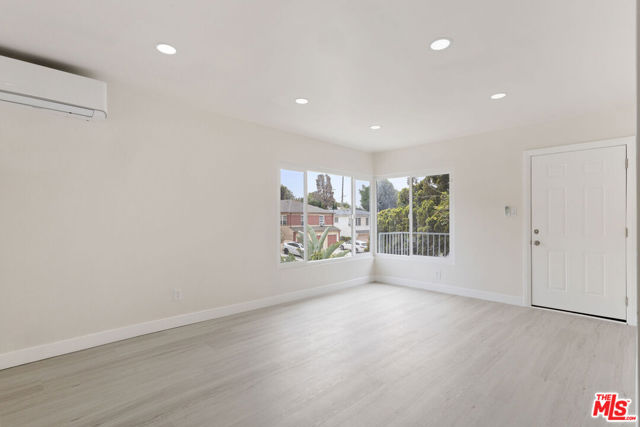 7127 Ramsgate Avenue, Los Angeles CA: https://media.crmls.org/mediaz/ddcb0e1f-e2c0-4531-8b07-ab035cf0697f.jpg