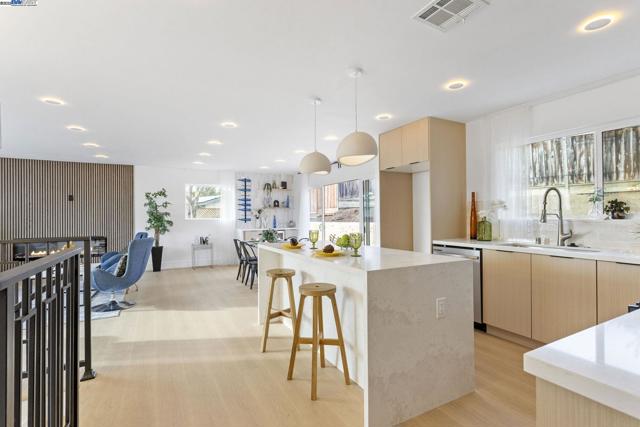 365 Monaco Ave, Union City CA: https://media.crmls.org/mediaz/ddcb2655-d5df-4733-870c-3259ad56462b.jpg