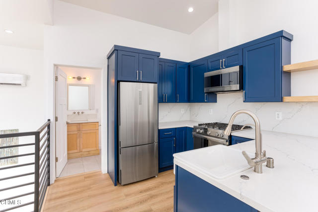 Detail Gallery Image 6 of 30 For 4947 Stratford Rd, Los Angeles,  CA 90042 - 5 Beds | 2 Baths